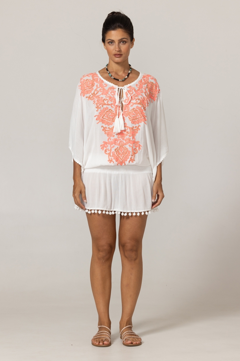 Vestido Corto Natalya: blanco - pecho decorado con perlas en forma de tubo - rosa/neón - mini vestido - Miss June Paris - 3