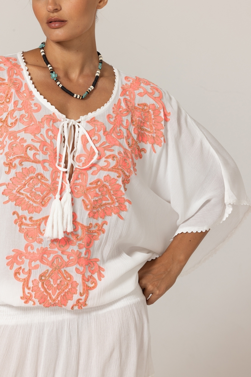 Robe Courte Natalya : couleur blanche - plastron decoré de perle en forme de tube - rose/neon - mini robe - Miss June Paris - 5