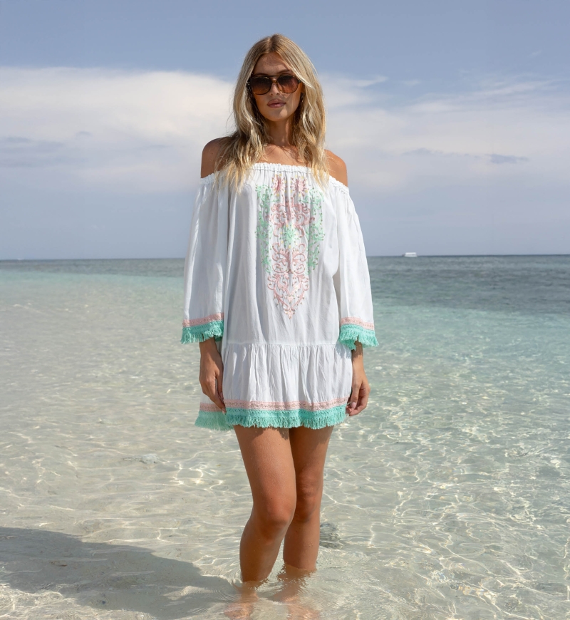 Abito Corto Azra: bianco - bustino ricamato - spalle scoperte - 100% Modal - frange in cotone - Miss June Paris - 1