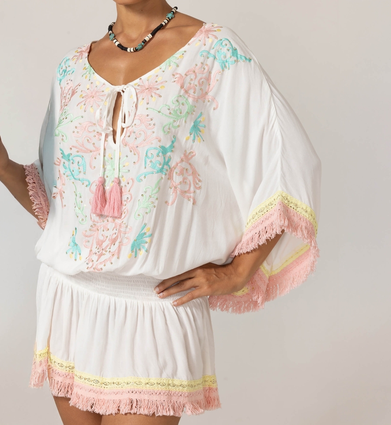 Sejla Kurzes Kleid: weiß - besticktes Brustteil - 100% Modal - Baumwollfransen - bohemischer Touch - Miss June Paris - 5