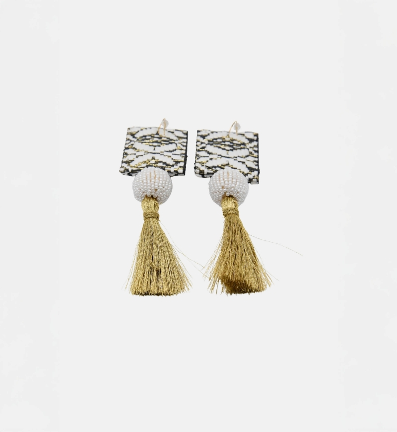 Pendientes colgantes Java – blanco/negro/dorado – hilos de lurex – estilo bohemio – Miss June Paris – 4