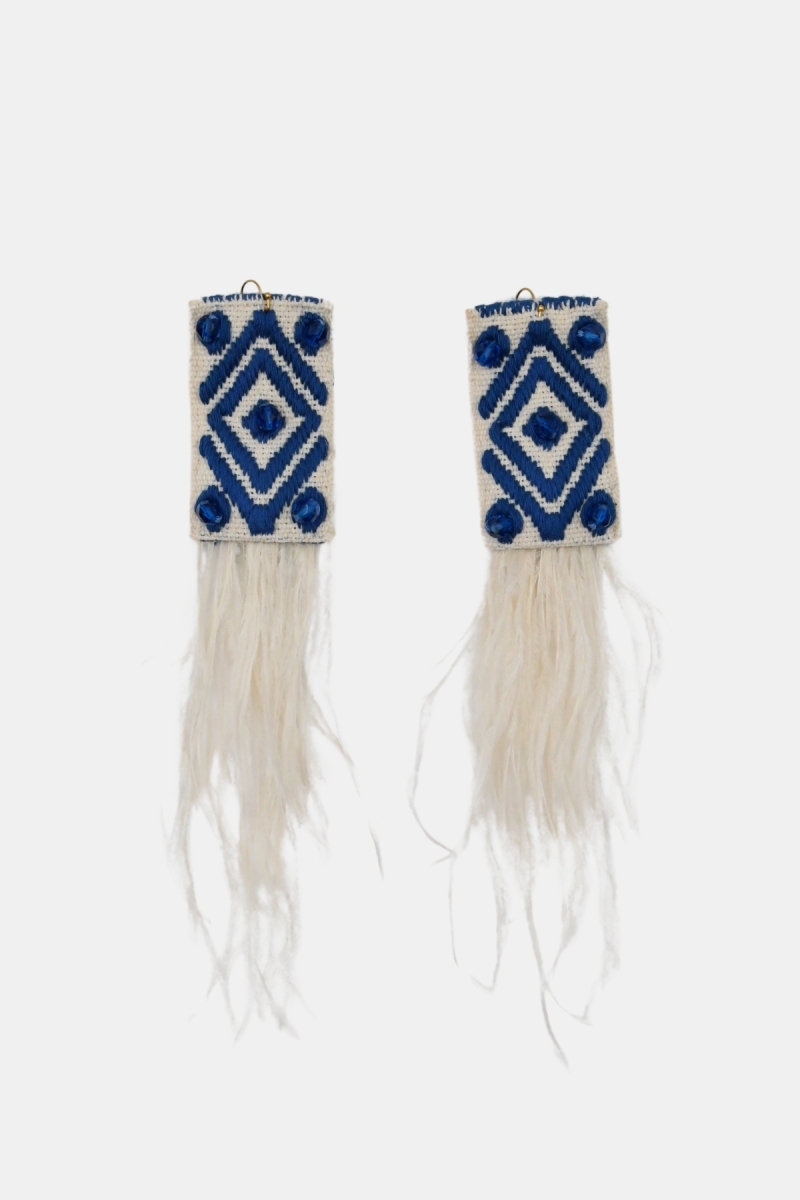 Brincos pendentes Flamingo – branco/azul – penas de avestruz – estilo boho chic – Miss June Paris – 1
3