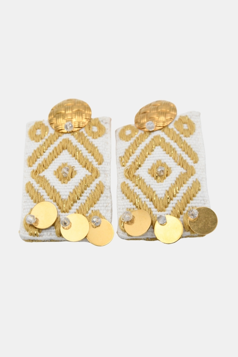 Boucles d'oreilles pendantes Blusing - motifs dorés et blancs - bohèmes - Miss June Paris - 5