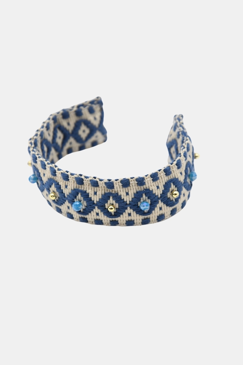 Brazalete tipo manilla Riviera – Blanco/Azul – Motivos geométricos – Cuentas doradas – Miss June Paris – 3