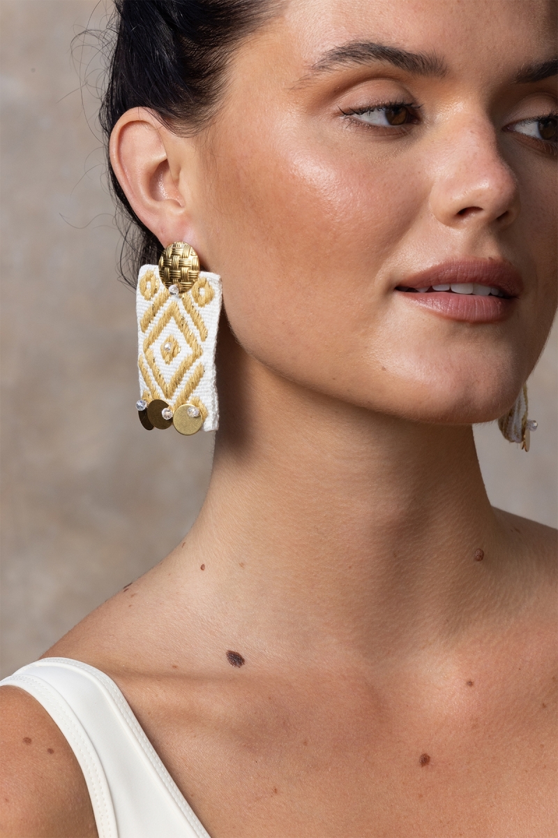 Orecchini pendenti Blusing – motivi dorati e bianchi – stile boho chic – Miss June Paris – 2