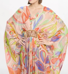 Kaftan Varda – Langer Kaftan mit langen Ärmeln und innenliegendem Gürtel, Stickerei aus 100 % Viskose – Miss June Paris - 3