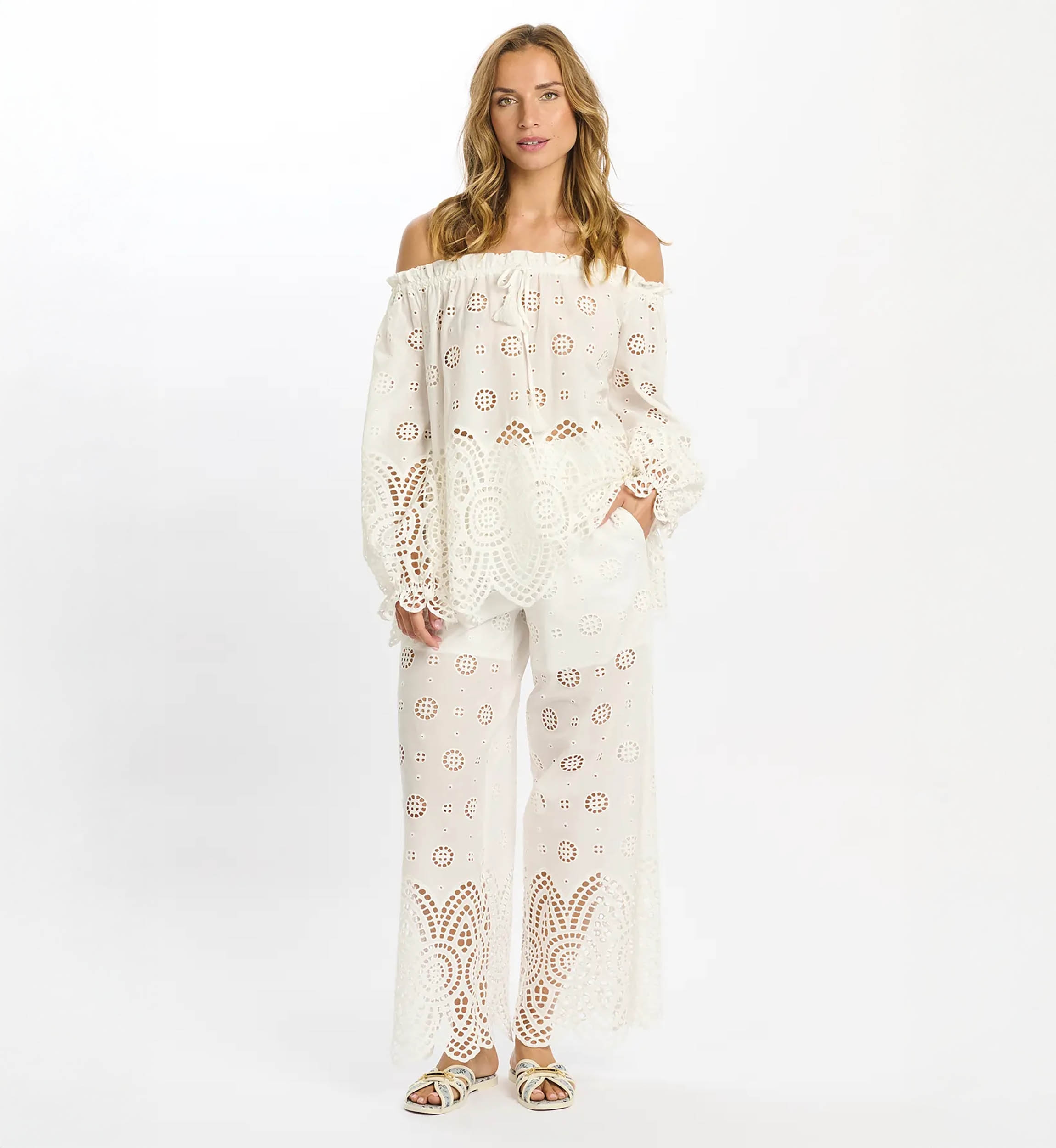 Top Opaline – Top off-shoulder a maniche lunghe, in cotone con ricami e lacci, 100 % cotone – Miss June Paris - 4