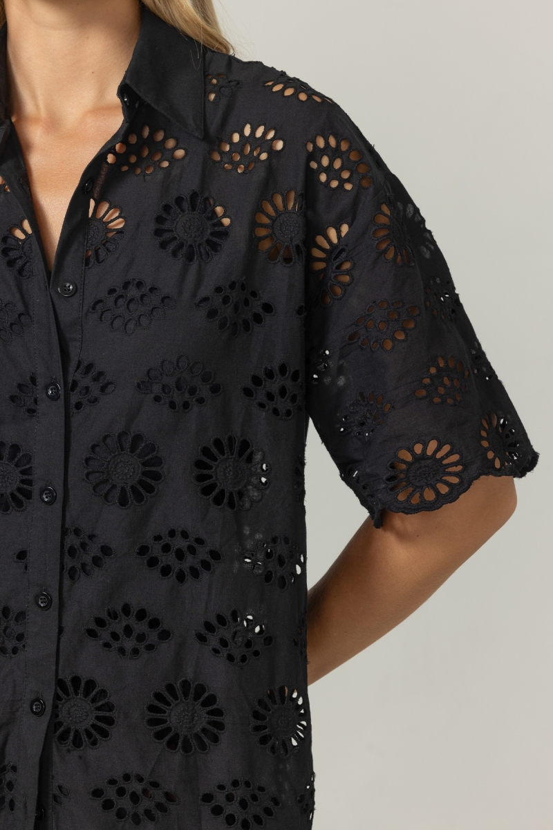 Chemise Mira en broderies anglaises - noire - 100% coton - Miss June Paris - 10