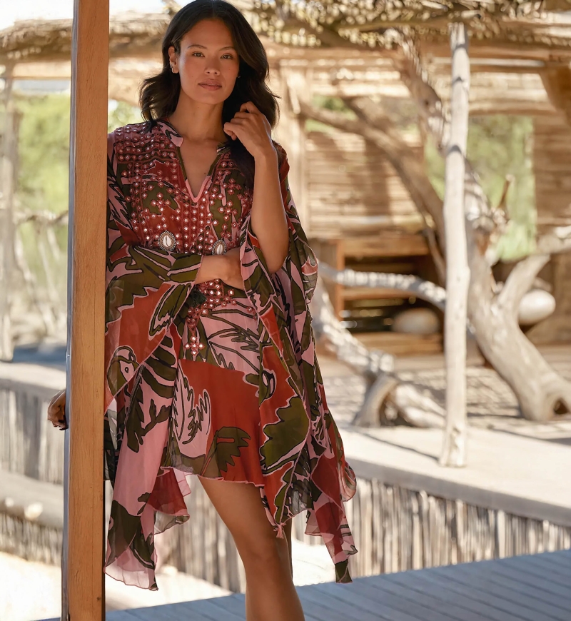 Caftan Anaya – Caftan court à manches longues, en rayonne imprimée avec broderies, 100 % rayonne – Miss June Paris - 1