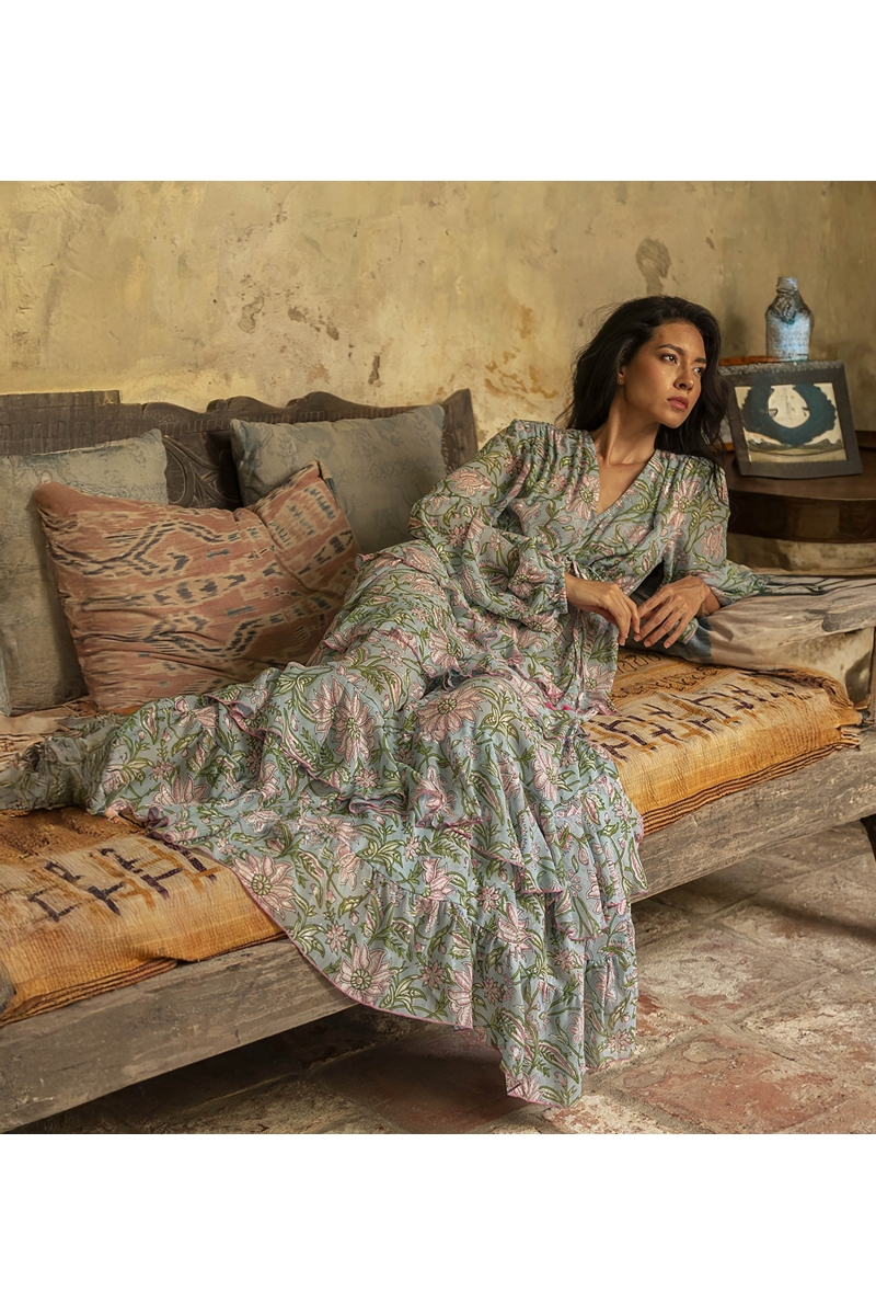 Vestido largo Rosa – Tejido fluido – Estampado floral – Manga larga – Miss June Paris – 2