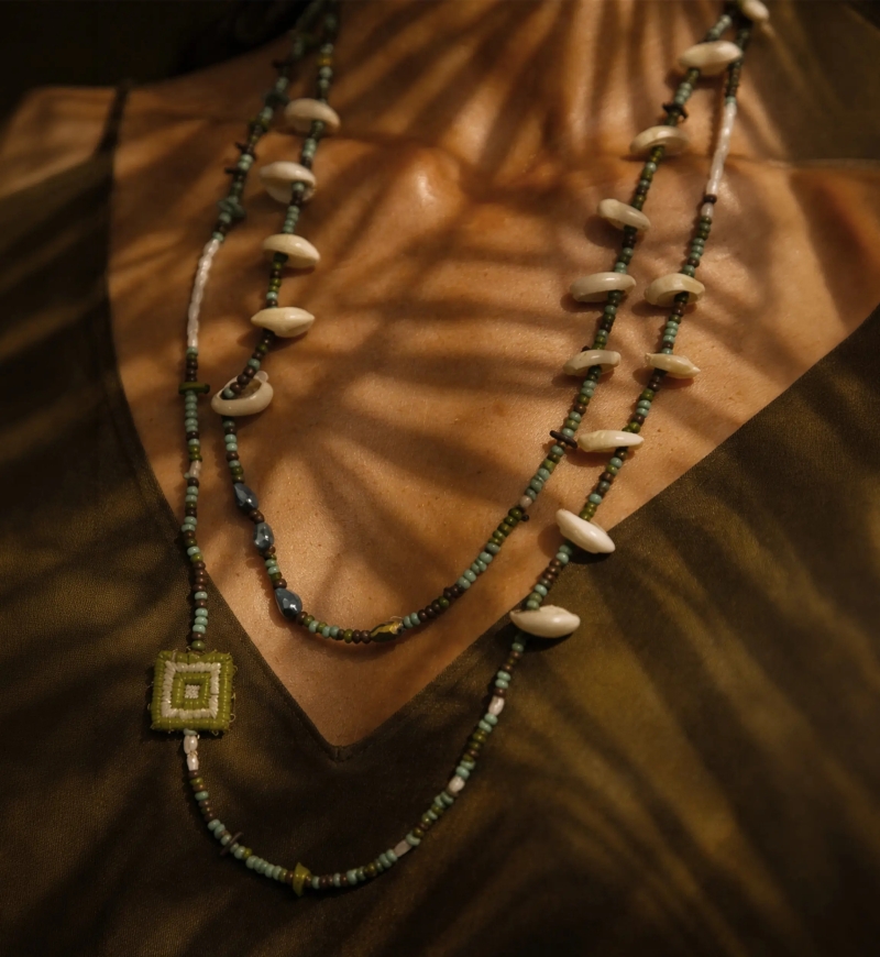 Miss June Paris — Langes Kaia Halskette