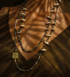 Miss June Paris — Langes Kaia Halskette