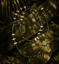 Miss June Paris — Langes Kaia Halskette