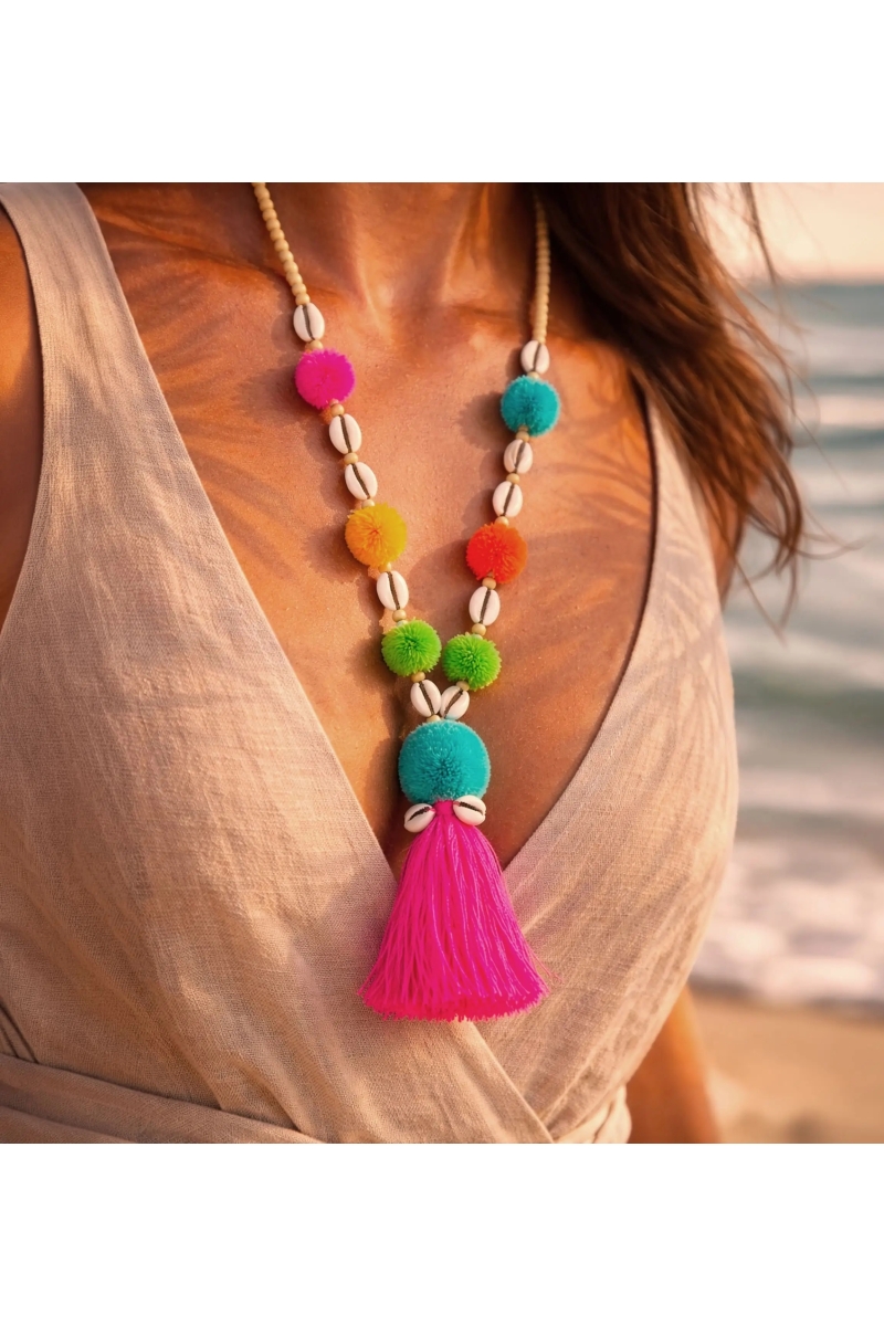 Miss June Paris — Collier Pompoms