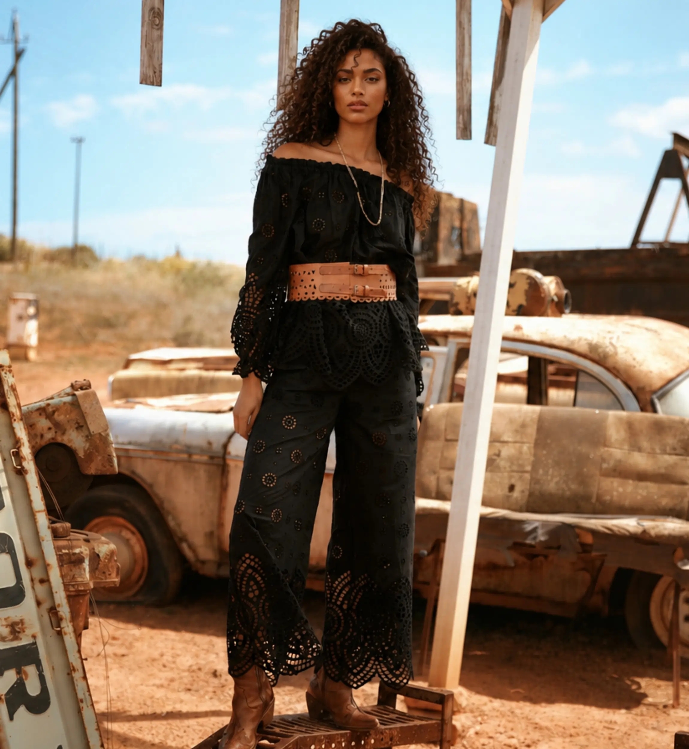 Calça Rina Bordado Inglês em Rayon Lurex | Calção — Miss June Paris