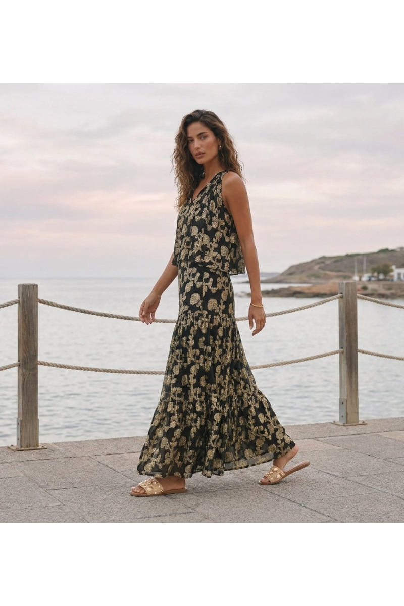 Ensemble chic deux pièces pour femme, vue de face. Tenue élégante et moderne, parfaite pour un look stylé.