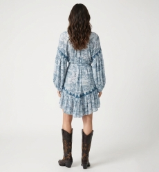 Vista dietro: Abito camicia corto donna azzurro verde acqua stampa safari, maniche a palloncino, vita fiocco, balze.