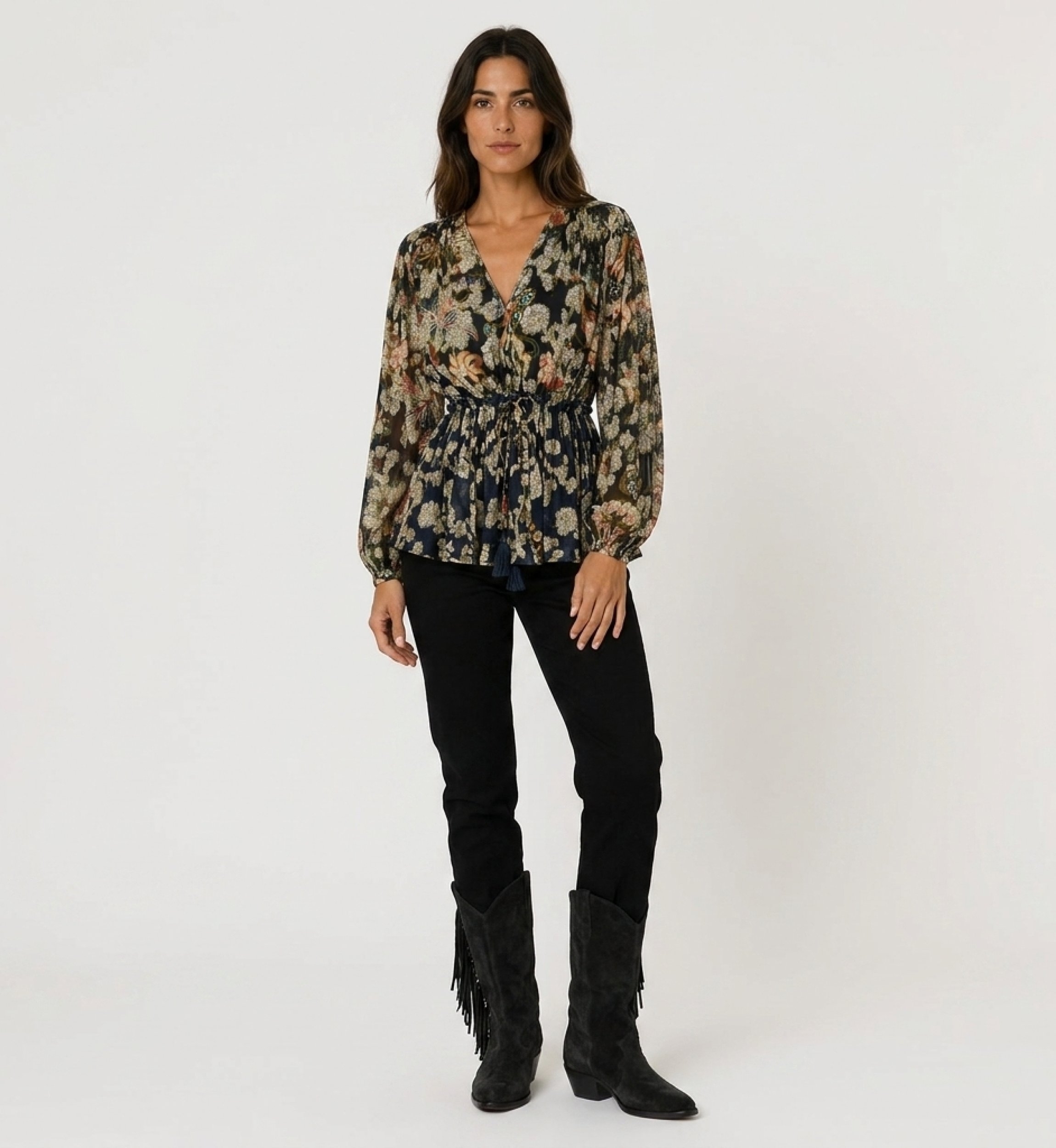 Marineblaue transparente Langarm-Bluse mit buntem Blumen- und Goldblattmuster, V-Ausschnitt und Tunnelzugbund, Vorderansicht.