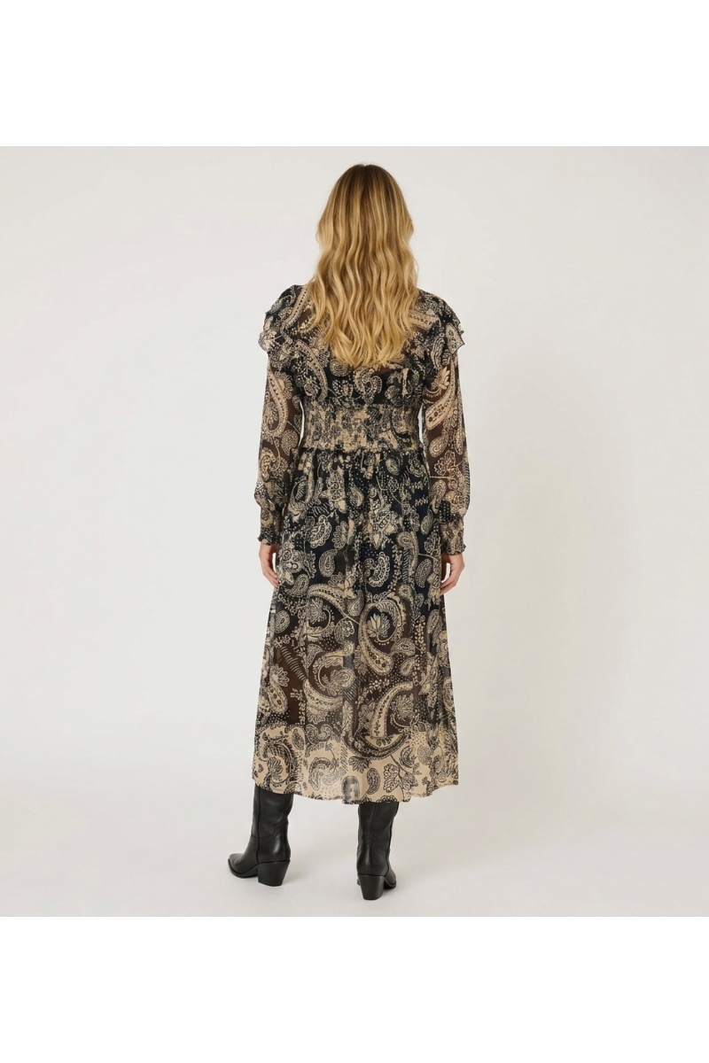 Vista posteriore vestito midi maniche lunghe stampa paisley nera e beige, collo alto arricciato, vita arricciata, tessuto traspa