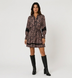 Kurzes Kleid schwarz-rosa mit Paisleymuster, Blumenprint, langen Puffärmeln, V-Ausschnitt, schwarzer Spitze.