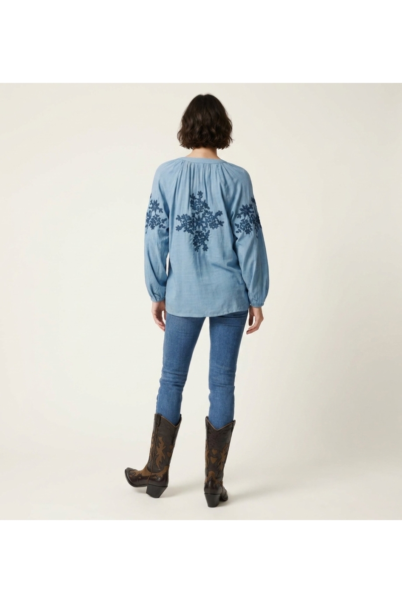 Schwarze Leinen-Look Bauernbluse, Langarm, cremefarbene Blumenstickerei. Rückansicht V-Ausschnitt Bluse zum Binden.