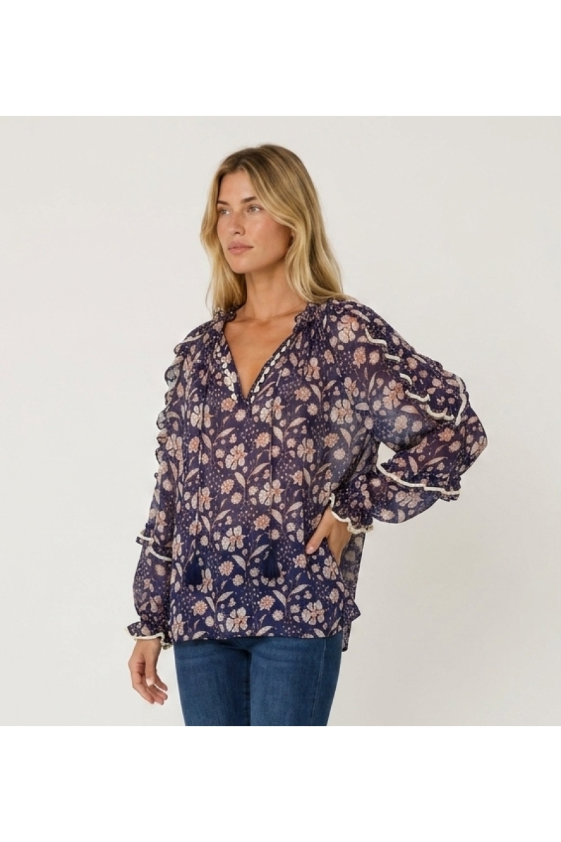Blusa trasparente blu navy fantasia floreale bianca pesca, maniche a balze, scollo a V con lacci, vestibilità ampia.