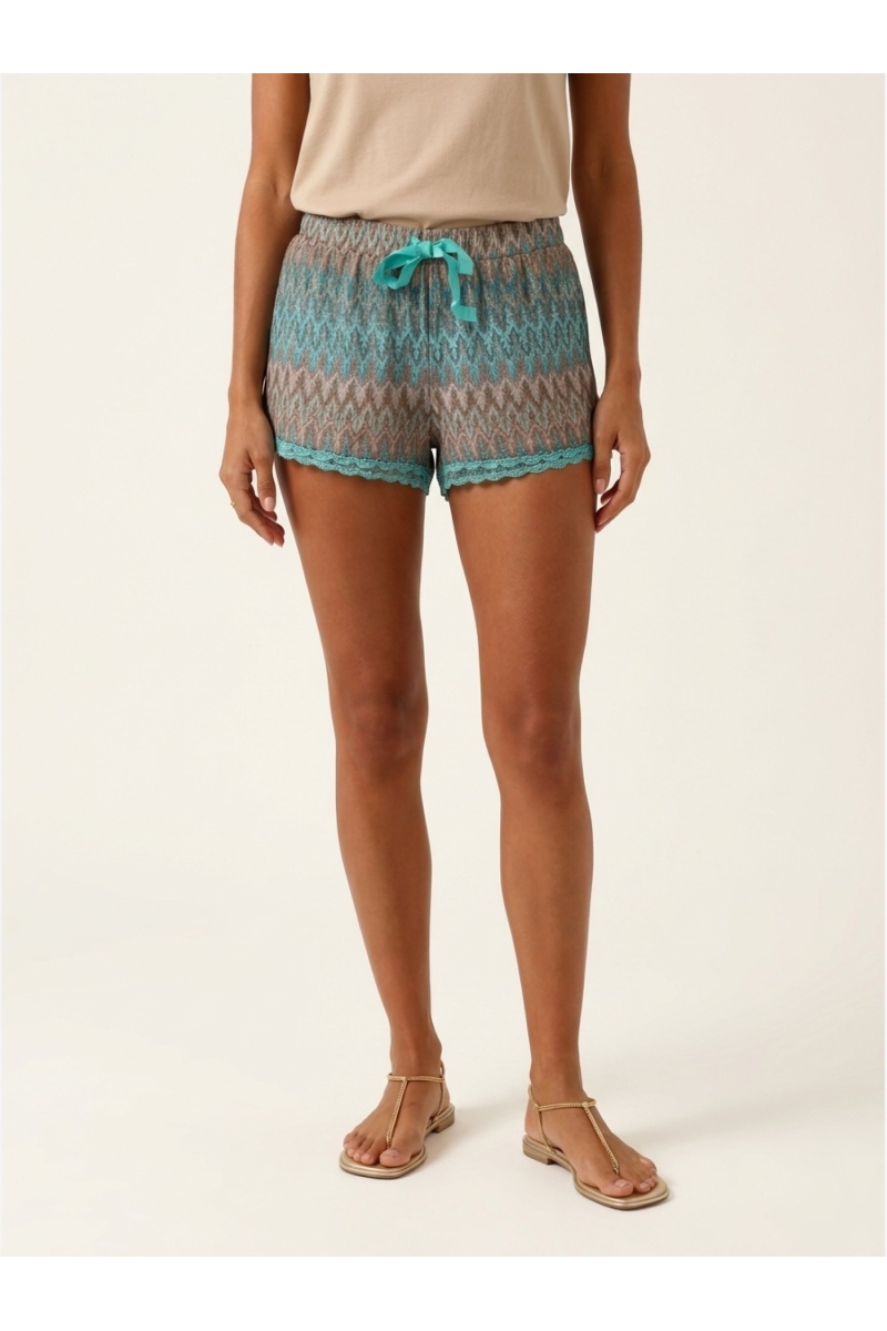 Close-up of women's casual shorts on a model, highlighting comfortable fit and fabric detail on a light background.