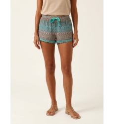 Close-up of women's casual shorts on a model, highlighting comfortable fit and fabric detail on a light background.