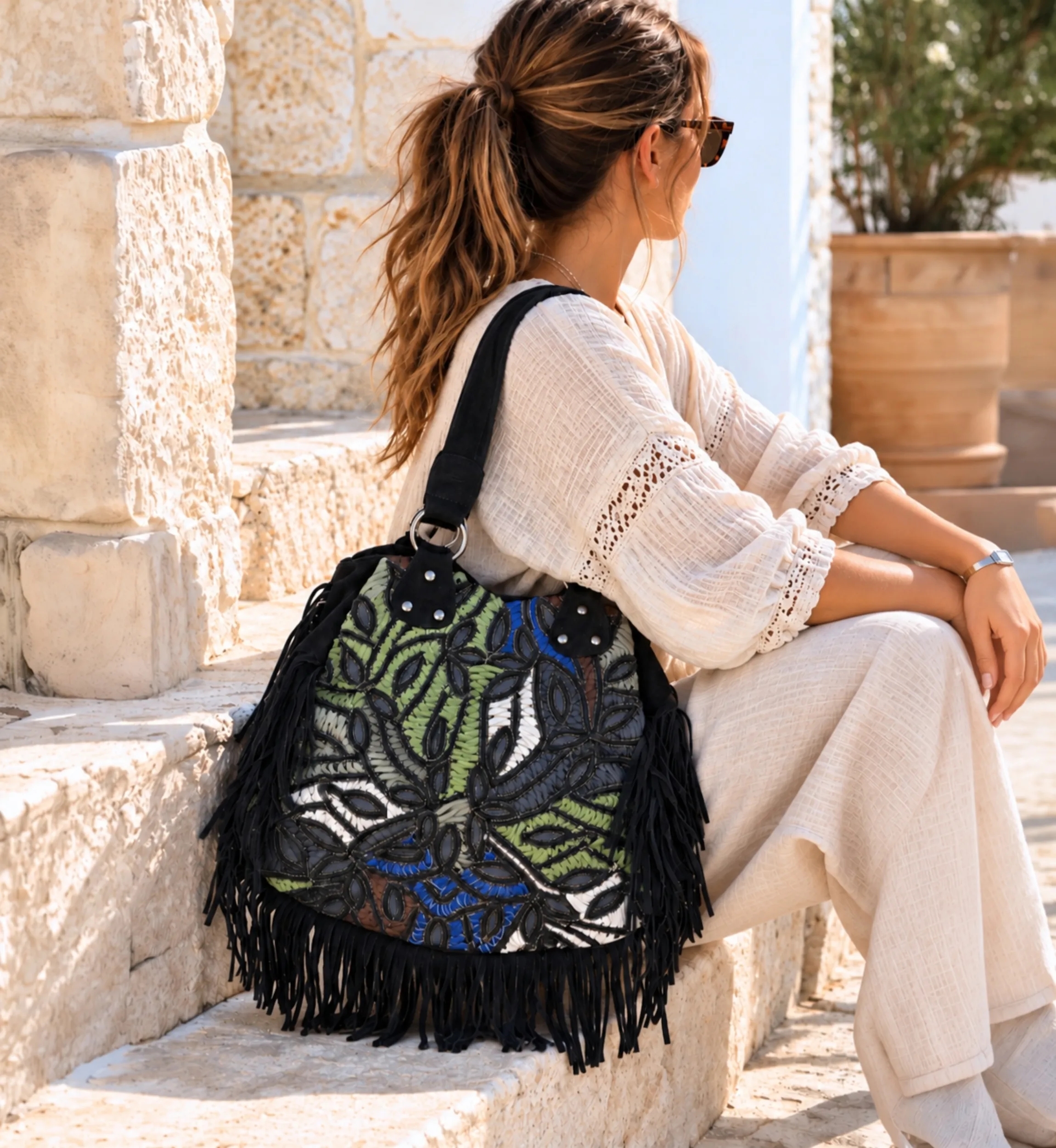 Borsa Biza in pelle nera con lunghe frange | Miss June Paris