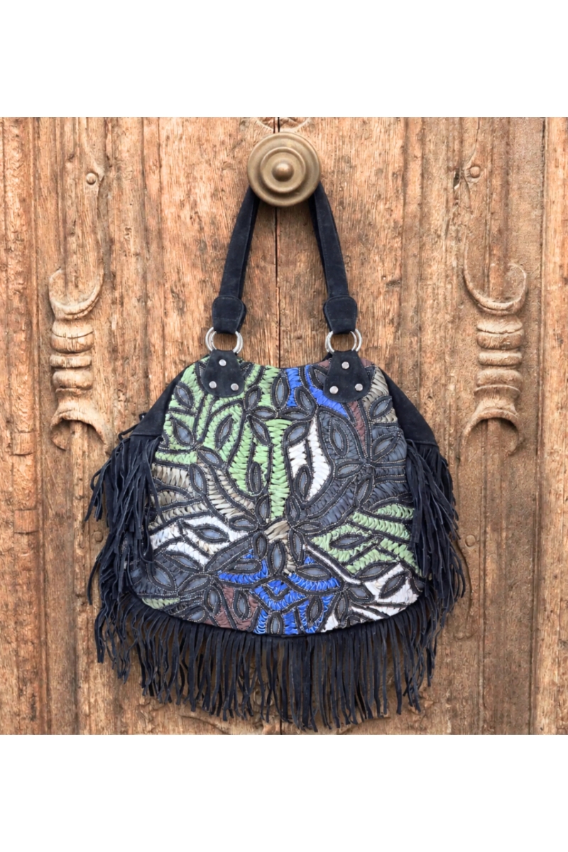 Schwarze Ledertasche mit langen Fransen | Miss June Paris
