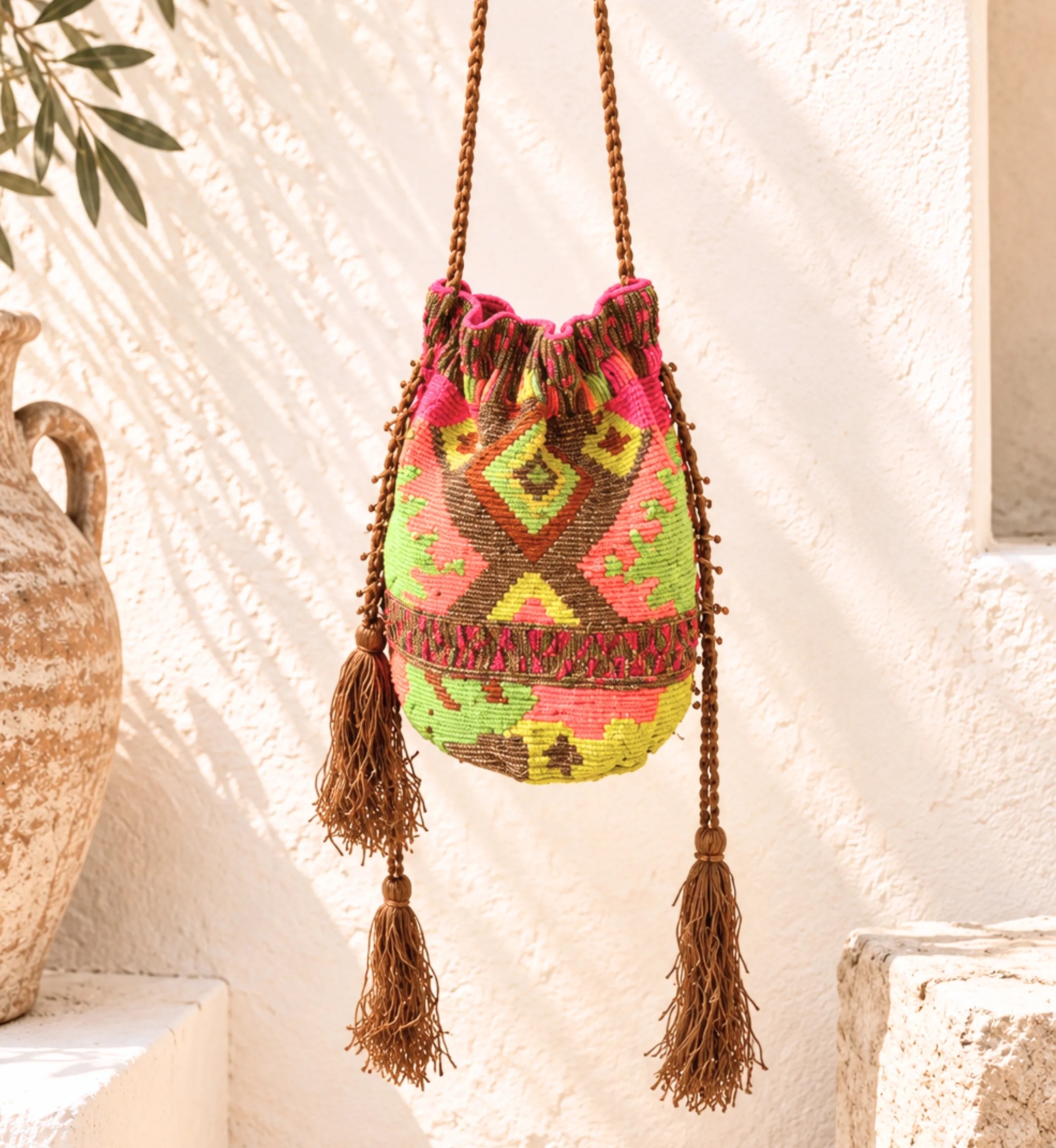 Embroidered Mumbai bag, neon color | Miss June Paris