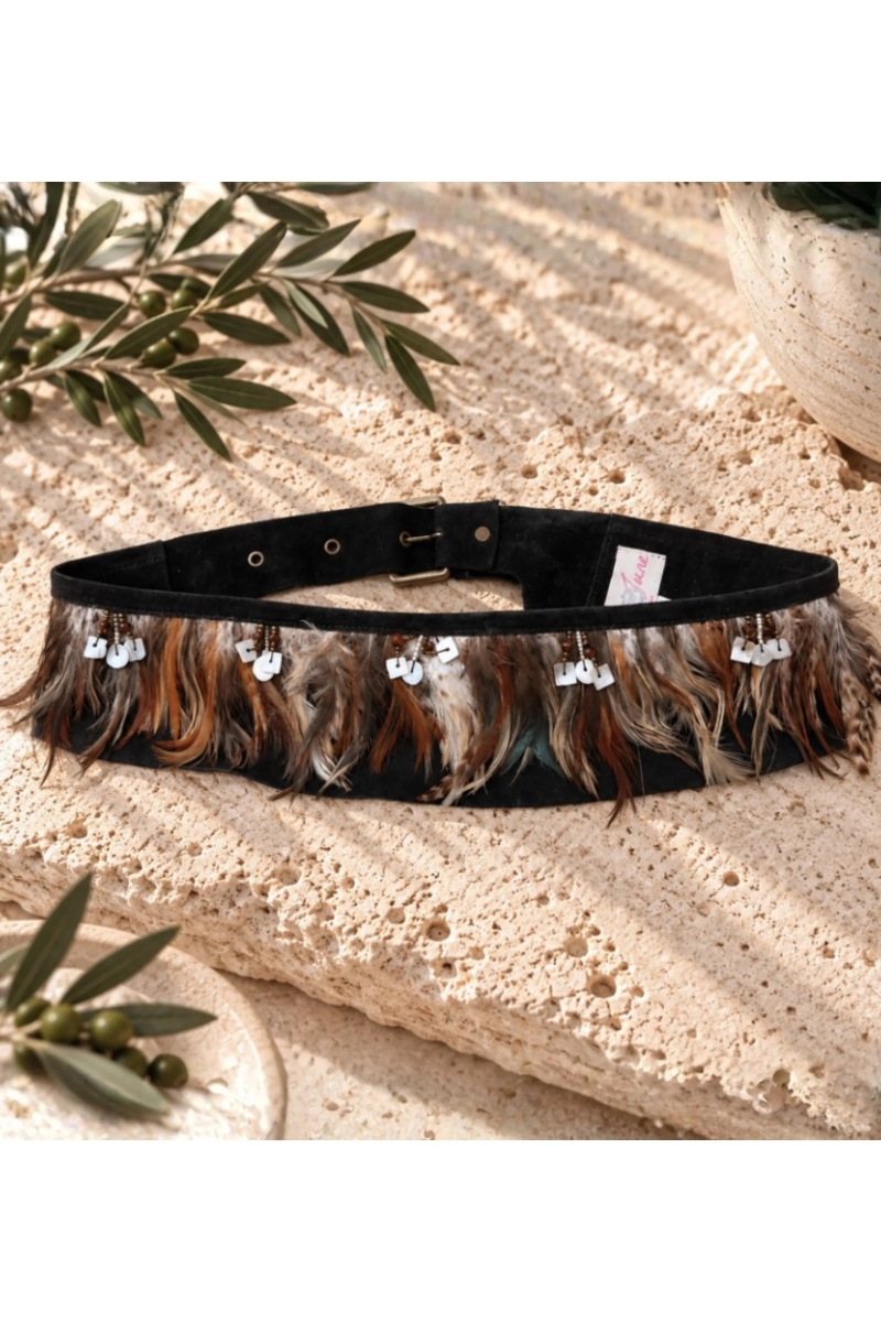 Schwarzer Jaxon-Gürtel aus Leder mit Federn | Miss June Paris