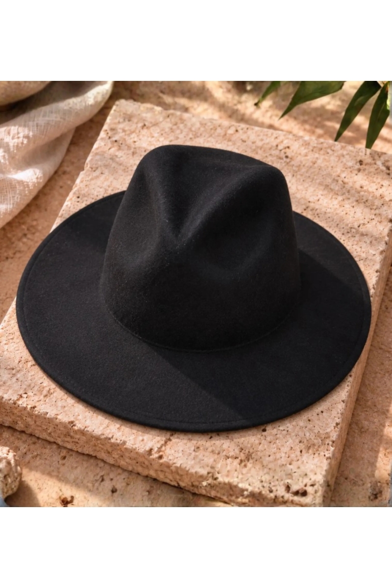 Wide-brimmed black hat | Miss June Paris