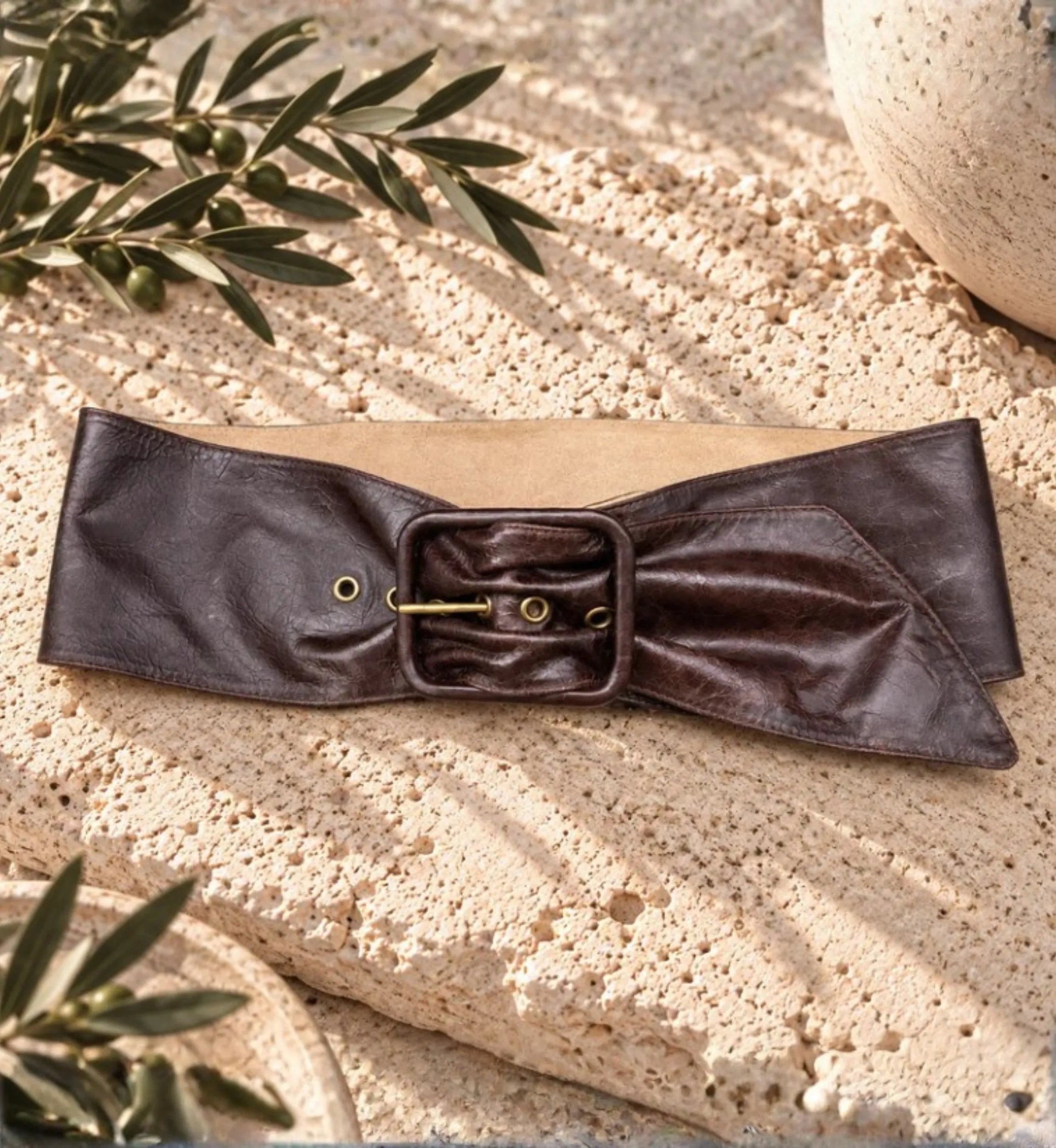 Wide Lola belt in gray or brown leather | Miss June Paris