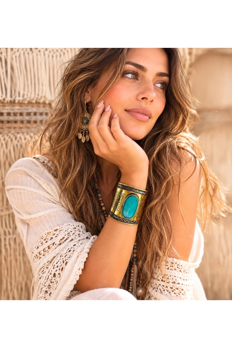 Cleops cuff bracelet with cabochon | Miss June Paris