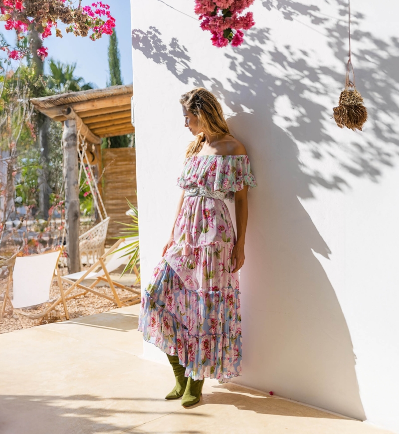 Robe Longue Roses - rose/multicouleur - manche courte  -épaules dénudées - fleurie -  - Miss June Paris - 2