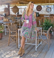 Vestido curto Meadow – Verde – Estampa floral – Peitilho decorado – Manga longa – Boêmio – Miss June Paris – 1