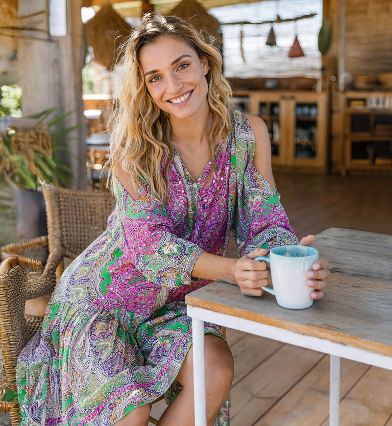 Vestido curto Meadow – Verde – Estampa floral – Peitilho decorado – Manga longa – Boêmio – Miss June Paris – 2