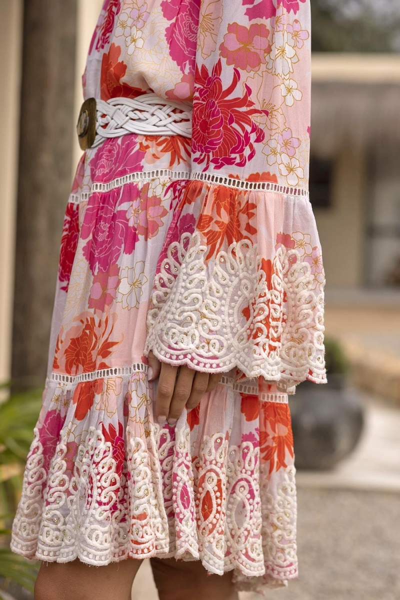 Kurzes Kleid Positano - Weiß - Rosa und Rotes Blumenmuster - Boho-Stil - Lange Ärmel - Miss June Paris - 3