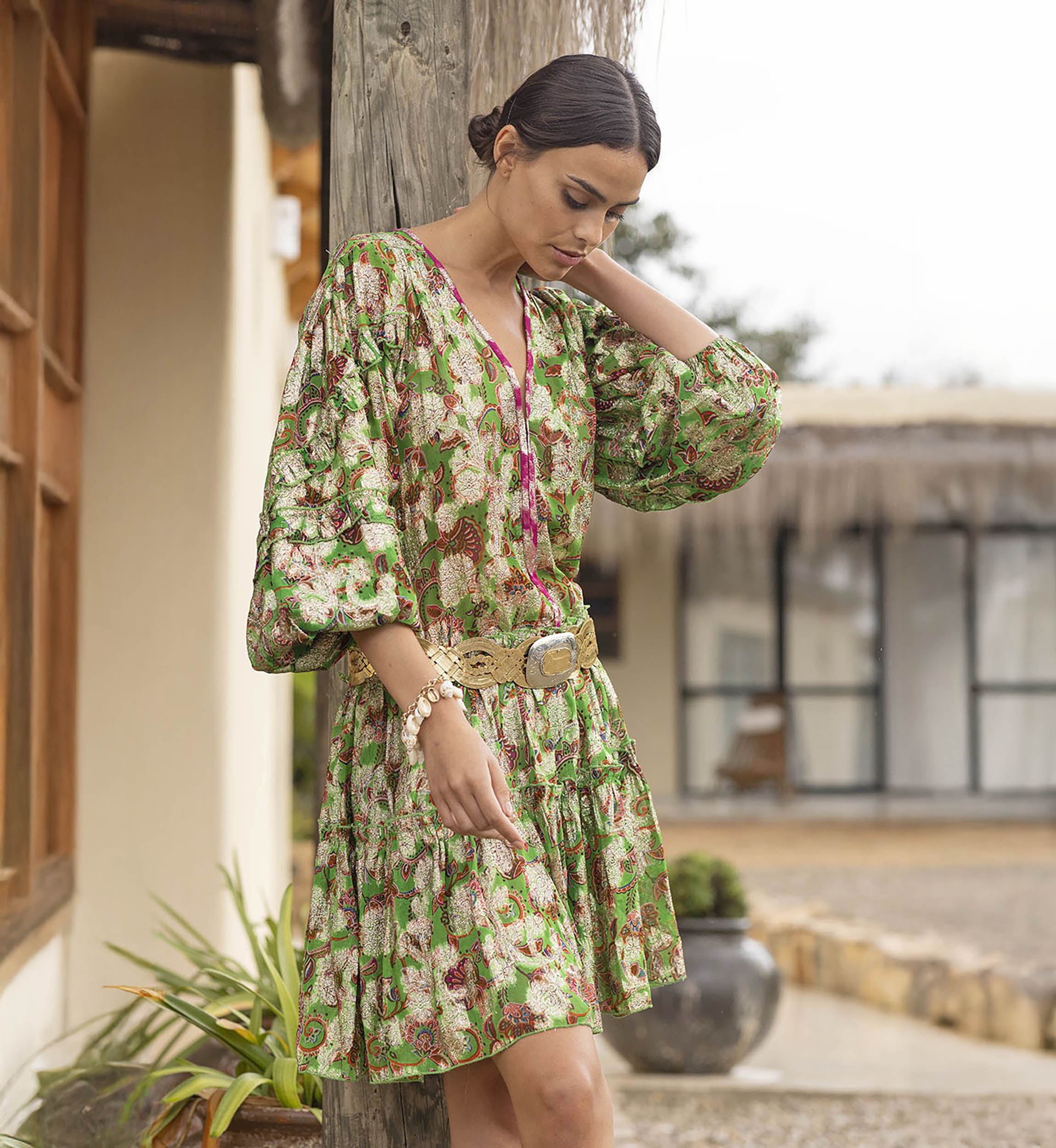 Kurzes Kleid YUMI - grün floral - glänzender Lurex-Druck - lange Ärmel - Miss June Paris - 2