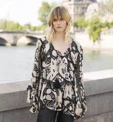 Miss June Paris, Blusa Alma