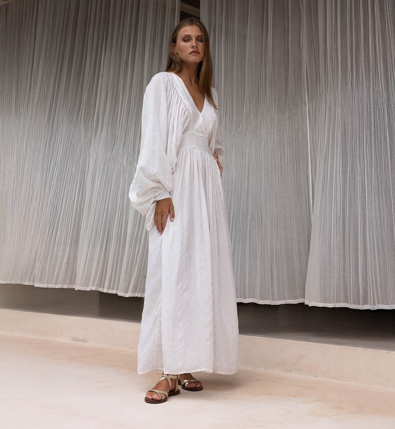 Vestido Longo Angie – branco – mangas compridas – decote em V – boêmio – cinto ajustável – Miss June Paris – 3