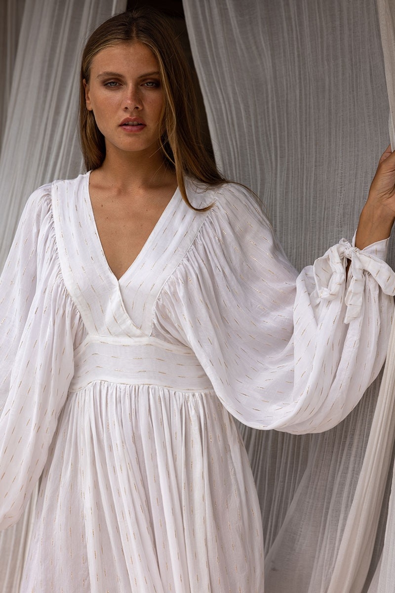 Vestido Longo Angie – branco – mangas compridas – decote em V – boêmio – cinto ajustável – Miss June Paris – 4