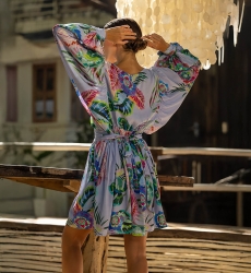 Short Dress Falone – pastel purple – floral print – long sleeves – V-neck – Miss June Paris – 4