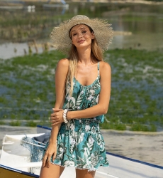 Mini Vestido Lily – verde – estampado floral blanco – con tirantes – estilo bohemio – Miss June Paris – 3