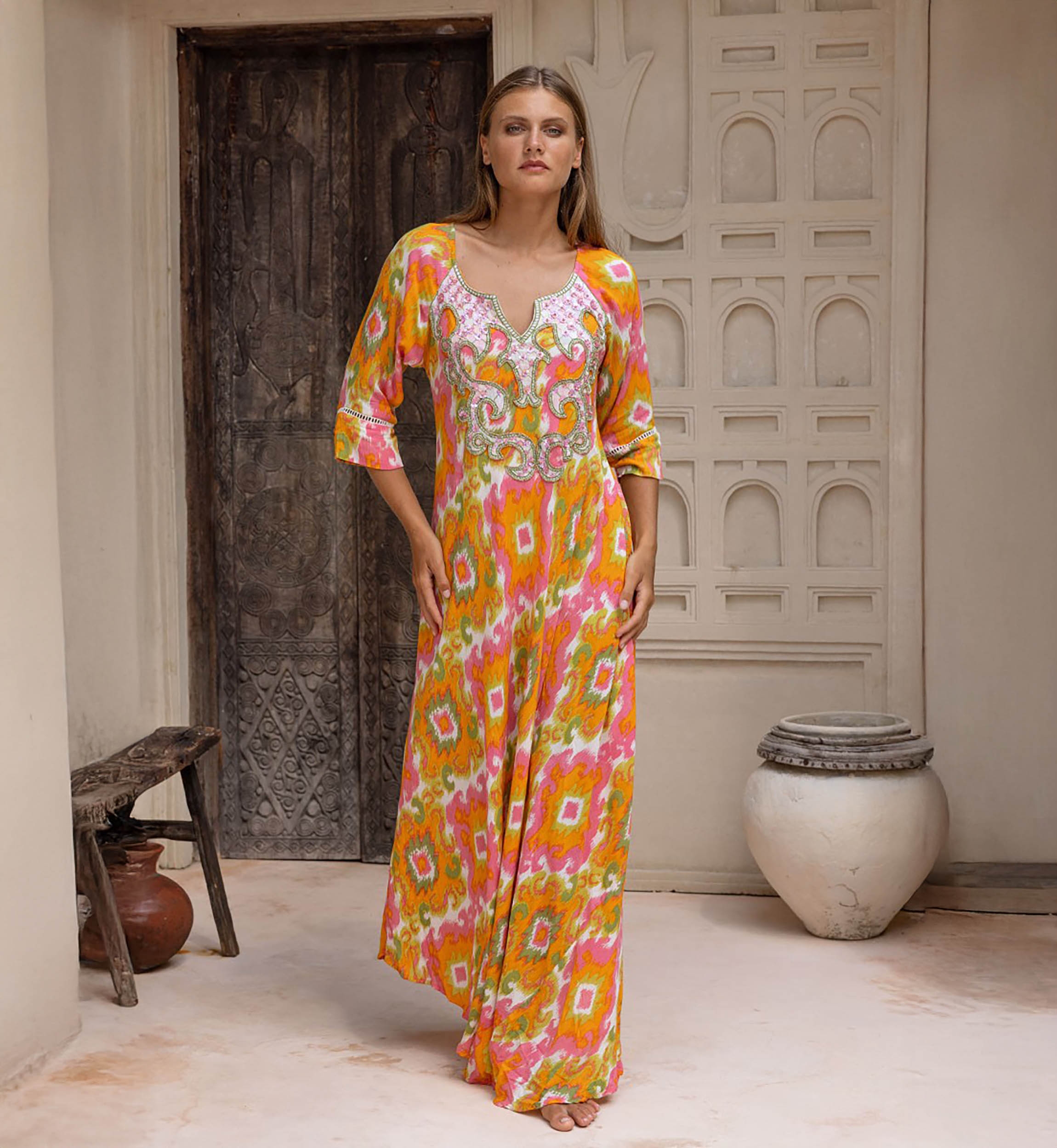 Langes Kleid Marga - orange - Verzierter Brustlatz - Goldene Details - Boho - Miss June Paris - 1