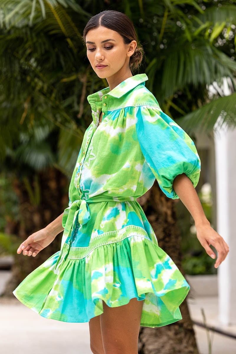 Vestido Corto Victoria – verde/agua – manga corta – estampado tie-dye – cinturón a juego – bohemio – Miss June Paris – 2