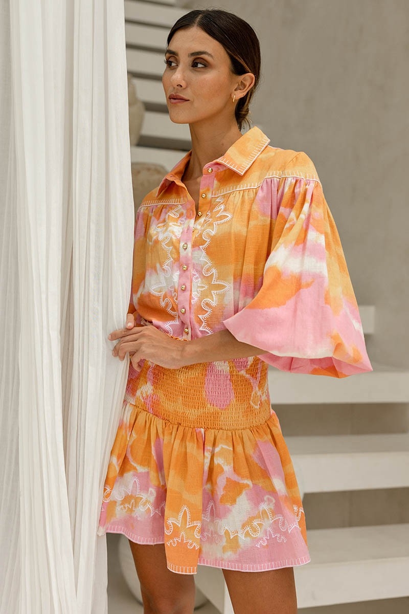 Camisa Hayley – rosa/naranja – mangas largas abullonadas – estampado tie-dye – bohemio – Miss June Paris – 3