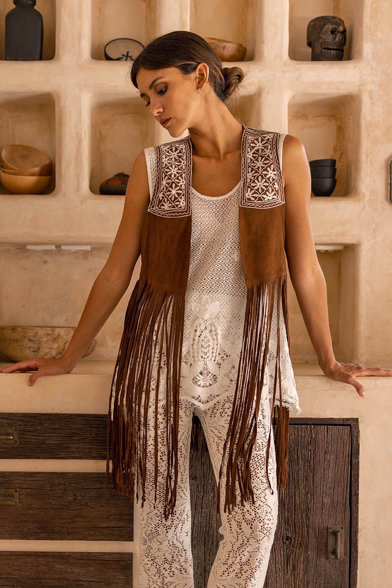 Colete sem mangas FLEETWOOD - marrom - colete com franjas - camurça boho - Miss June Paris - 2