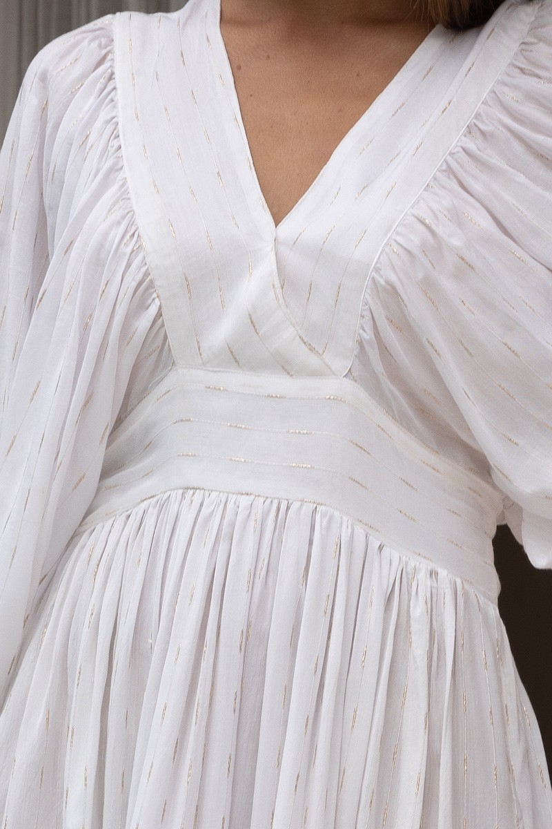 Vestido Longo Angie – branco – mangas compridas – decote em V – boêmio – cinto ajustável – Miss June Paris – 7